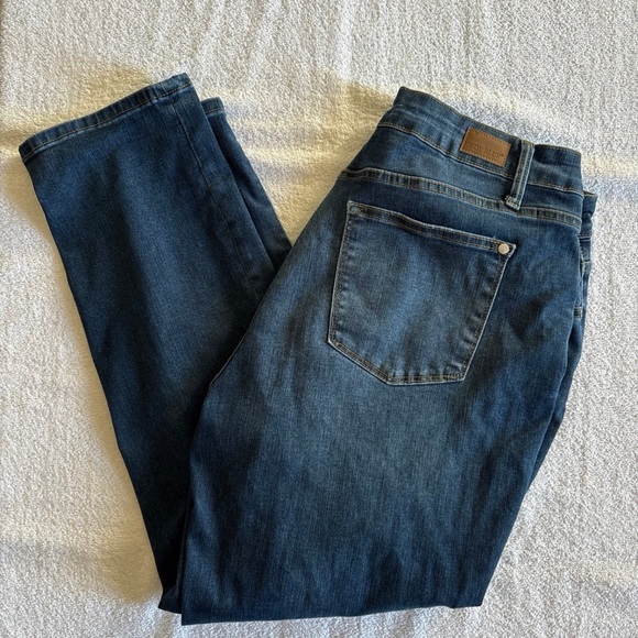 Judy Blue Boyfriend Jeans in Classic Blue - Picture 2 of 6